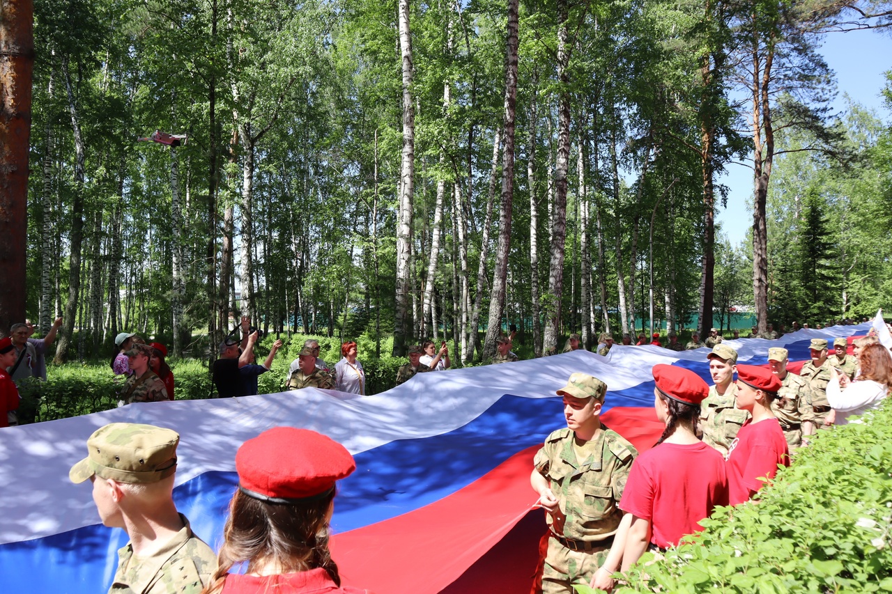 Фотографии медицинских работников украсили Доску Почета ЗАТО Северск |  13.06.2024 | Северск - БезФормата