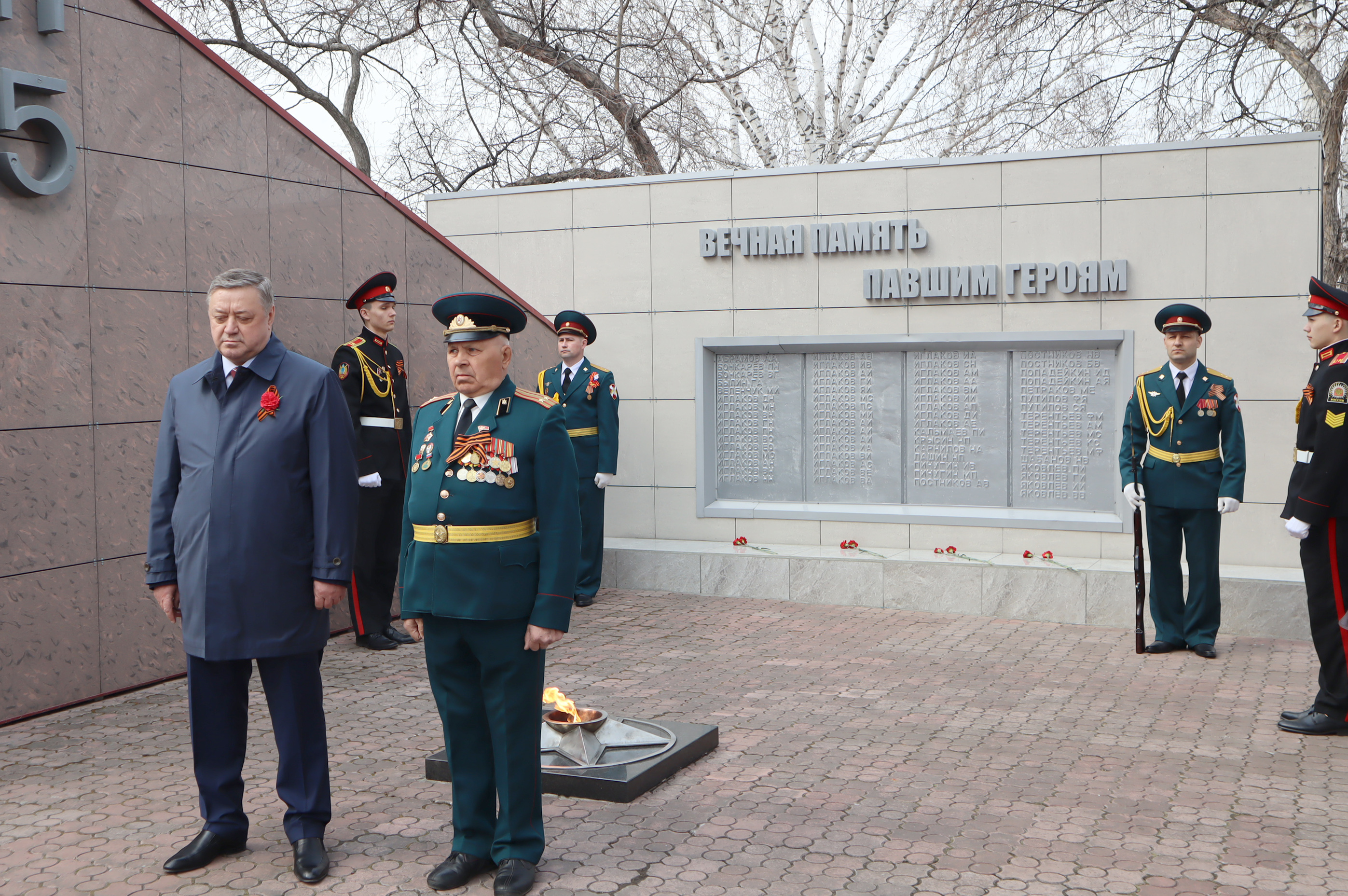 Торжественное возложение цветов в честь Дня Победы | 05.05.2023 | Северск -  БезФормата