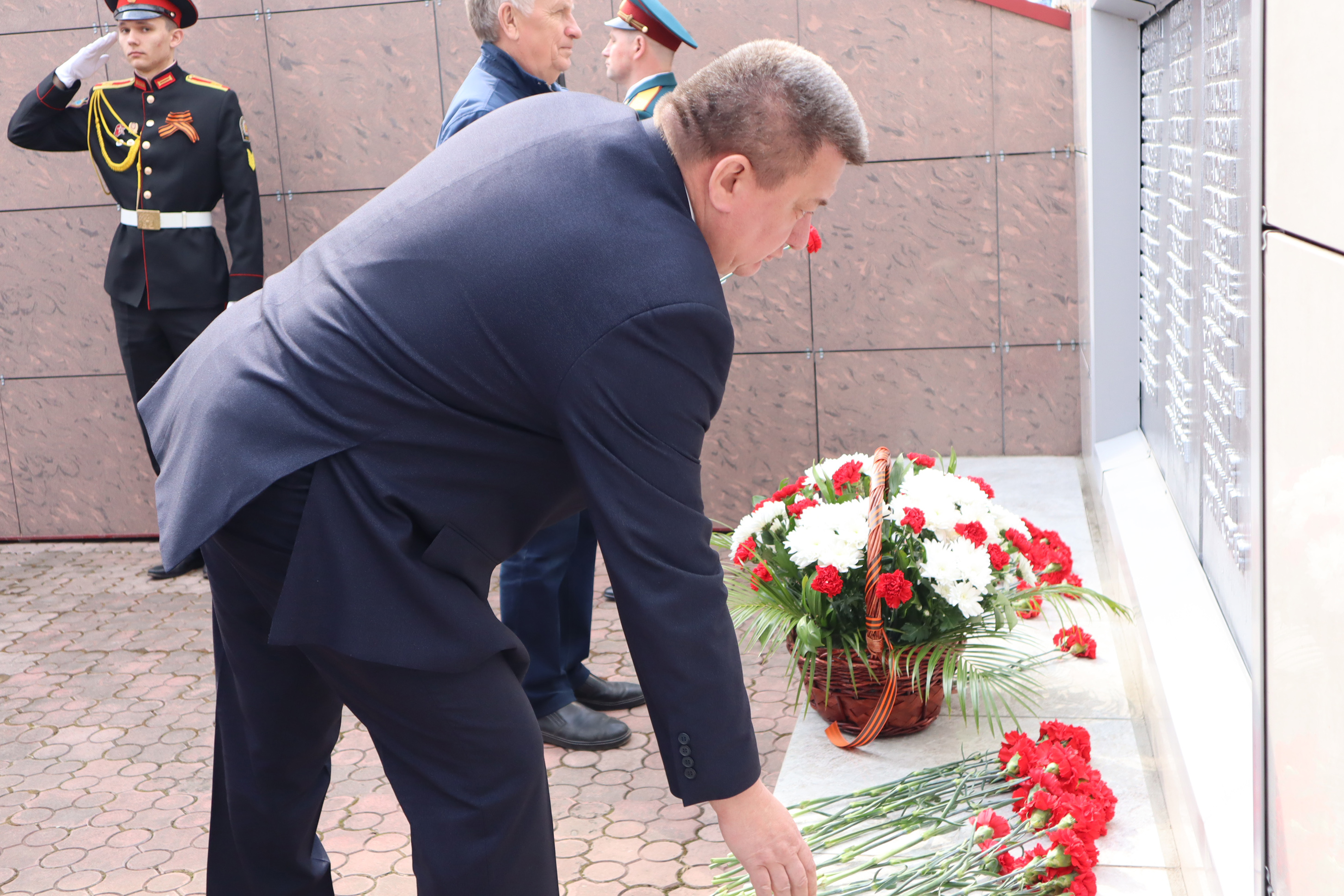 Торжественное возложение цветов в честь Дня Победы | 05.05.2023 | Северск -  БезФормата