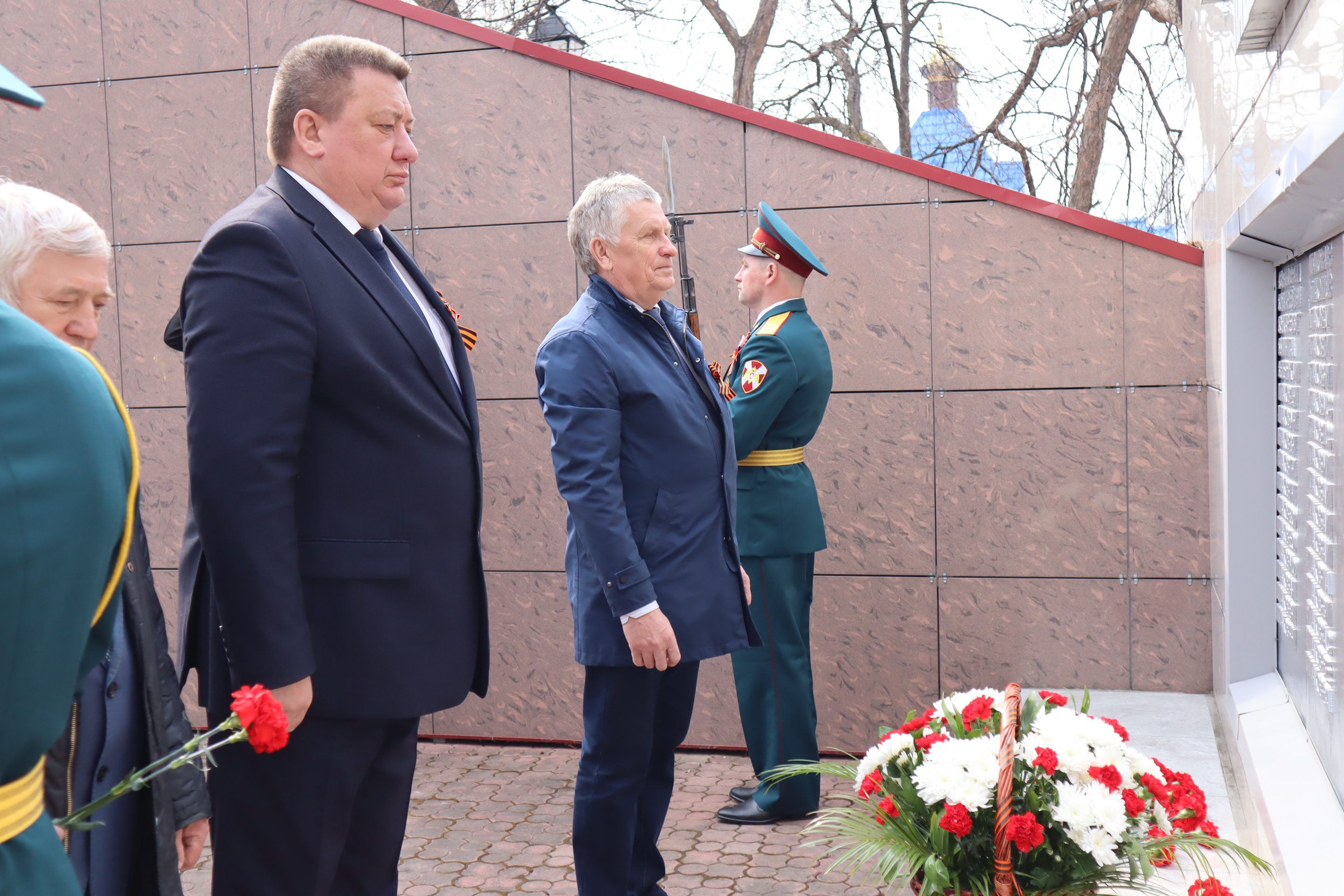 Торжественное возложение цветов в честь Дня Победы | 05.05.2023 | Северск -  БезФормата